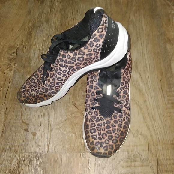 vionic leopard print sneakers